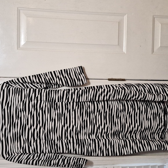 Chico’s Jessie Textured Faux Wrap Dress SZ 2  12/14 Large Black and White - Picture 4 of 4